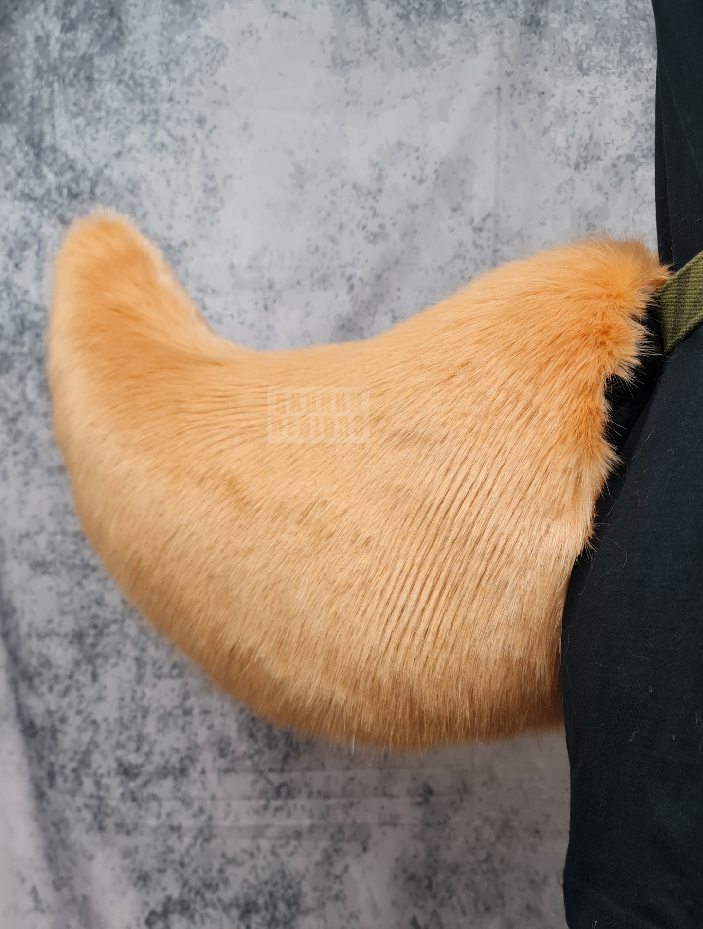 Dino tail - peach