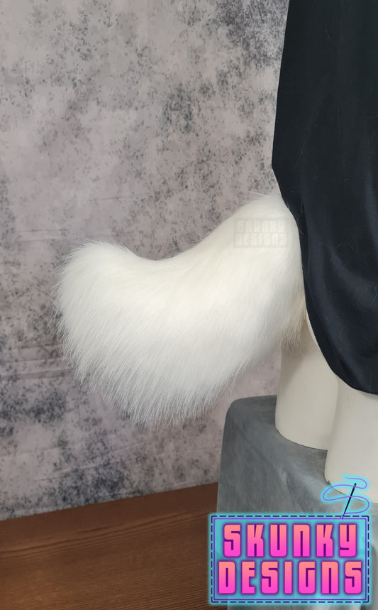 Small nub tail - white