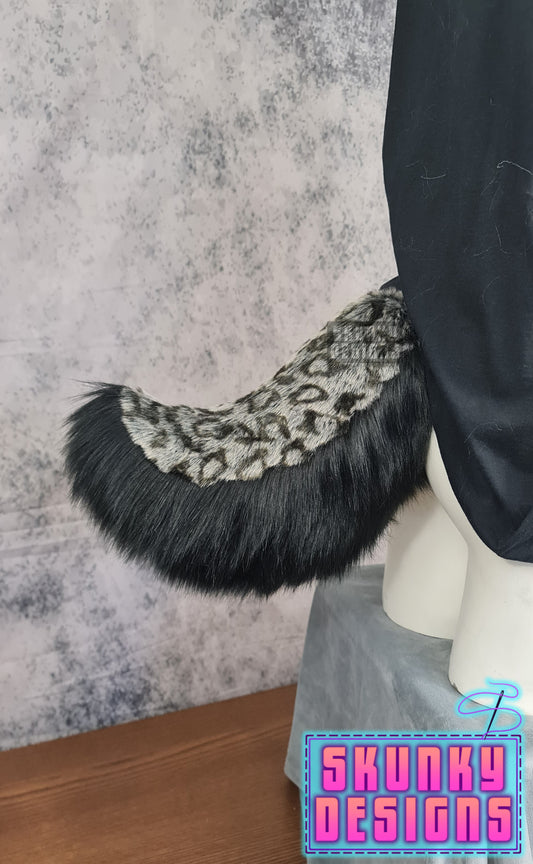 Small nub tail - grey/black rosettes and black